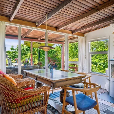 Дом отдыха Authentic And Charming Seaside Within Walking Distance To Грена