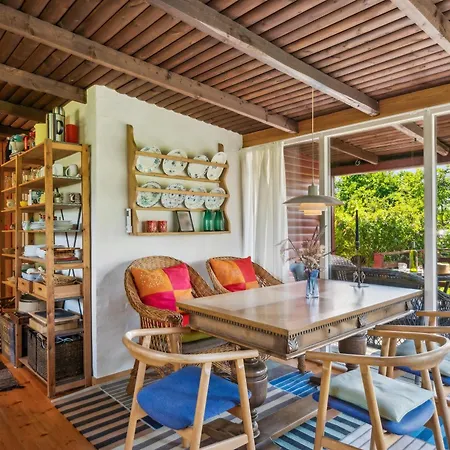 Authentic And Charming Seaside Within Walking Distance To Дом отдыха *