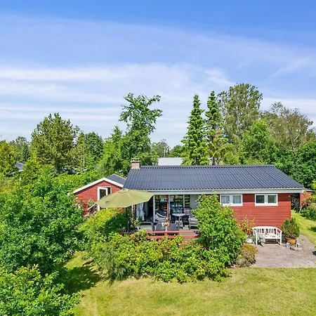 Authentic And Charming Seaside Within Walking Distance To Feriehus