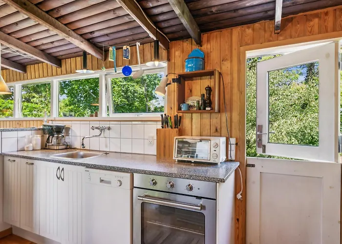 Authentic And Charming Seaside Within Walking Distance To *