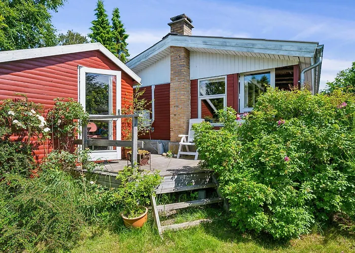 Authentic And Charming Seaside Within Walking Distance To Грена